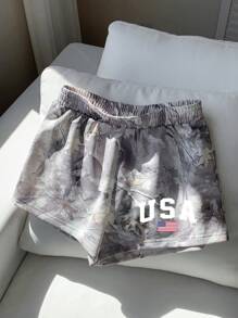 SHEIN EZwear 女士休闲简约迷彩与裸树枝与美国国旗印花中腰宽松短裤，适合夏季