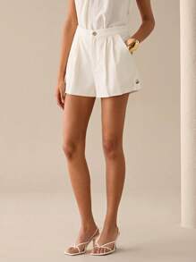 Lilora Shorts de tiro frontal con costura sólida y bolsillo en sesgo - Shorts cómodos blancos para mujer, outfits de verano elegantes y urbanos, apropiados para salidas diarias y de fiesta en primavera y verano