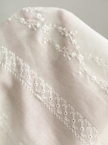 Florisole Áo sơ mi vải lanh nhẹ tay đèn lồng đan móc chắp vá rỗng - Màu be - Xem 3