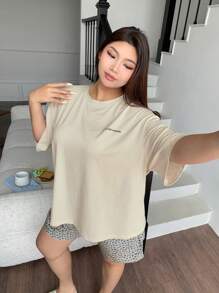 Dazy Plus 2 件套纯色宽松字母印花圆领上衣和格纹抽绳腰短裤睡衣套装 - 杏色 - 查看 6