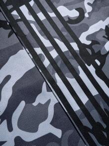 Manfinity EMRG Men's Street-Style Sports Look, Inspired By INS. These High-Street Camouflage Digital-Print Baggy Flared Cargo Pants Feature An Elastic Waistband, Multiple Contrasting Stripes On The Sides, And A Sporty-Casual Vibe-Perfect For Music Festivals And Everyday Wear. An Ideal Gift For A Boyfriend Or Husband, They Fall Under Streetwear Fashion, Y2K Style, Hip-Hop Rock Influences, And Can Also Be Used As Basketball Apparel. Baggy Pants ,Men's Casual Street Drawstring Waist Loose Fit Camouflage Pants , Men Clothes Men Pants , Camouflage Pants For Men - Multicolor - View 3