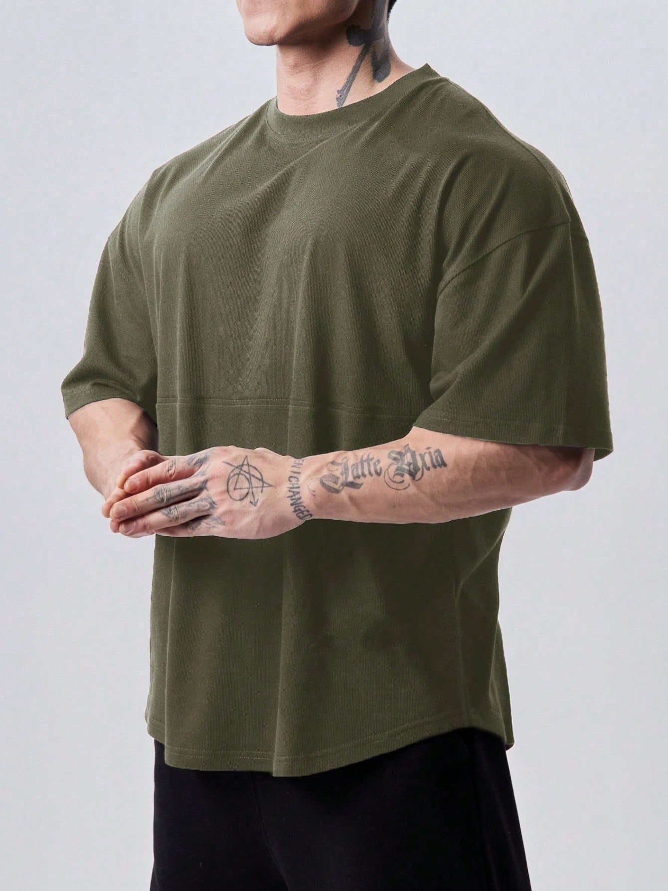 ملابس علوية رياضي رجالي بياقة دائرية وأكمام قصيرة،...