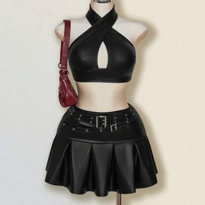 Gonna a mini plissettata con cintura in PU decorata con fibbia metallica e grommet, adatta a taglie forti