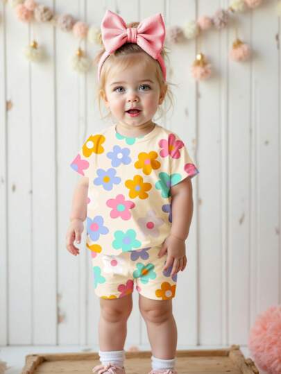 SHEIN Baby Girl Casual Minimalist Round Neck Short Sleeve T-Shirt And Skinny Shorts Set, Suitable For Spring/Summer