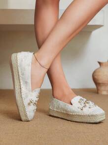 Styleloop Women's 3D Floral Decor Bohemian Style Thick Soled Flat Shoes - Beige - View 6