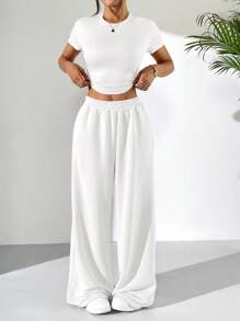 SHEIN EZwear Conjunto de 2 piezas de camiseta de manga corta ajustada blanca de verano y pantalón de chándal holgado - Blanco - Ver 4