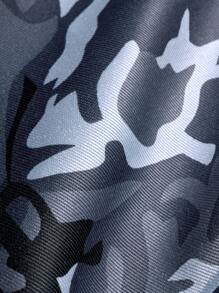 Manfinity EMRG Men's Street-Style Sports Look, Inspired By INS. These High-Street Camouflage Digital-Print Baggy Flared Cargo Pants Feature An Elastic Waistband, Multiple Contrasting Stripes On The Sides, And A Sporty-Casual Vibe-Perfect For Music Festivals And Everyday Wear. An Ideal Gift For A Boyfriend Or Husband, They Fall Under Streetwear Fashion, Y2K Style, Hip-Hop Rock Influences, And Can Also Be Used As Basketball Apparel. Baggy Pants ,Men's Casual Street Drawstring Waist Loose Fit Camouflage Pants , Men Clothes Men Pants , Camouflage Pants For Men - Multicolor - View 5