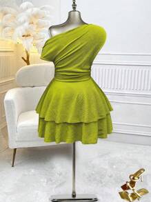 SHEIN Unity Vestido corto de mujeres con tallas grandes, hombros descubiertos, de tela texturizada de un solo color, como atuendo de verano para festivales, conciertos, fiestas y raves - Verde - Ver 2