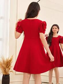 SHEIN Vestido elegante para niña preadolescente con decoración hecha a mano de flores de rosa 3D, cuello cuadrado simple y elegante, dobladillo con volantes, línea de cintura alta-baja, color rojo, apropiado para boda, fiesta, niña de las flores, cumpleaños