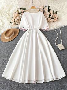 DreamSkyne Court Retro  Elegant & Refined Plus Size Women's V-Neck Long Retro Pattern Drawstring Waist Dress, Summer - Multicolor - View 2