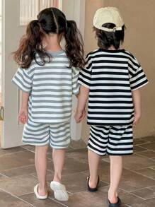 SHEIN 2 Stücke/Set Outfit für Kleine Mädchen mit bequemer schwarz-weißer gestreifter Crew Neck Kurzarm, Frühling/Sommer - Grau - Übersicht 2