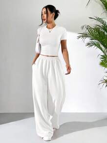 SHEIN EZwear Conjunto de 2 piezas de camiseta de manga corta ajustada blanca de verano y pantalón de chándal holgado - Blanco - Ver 6