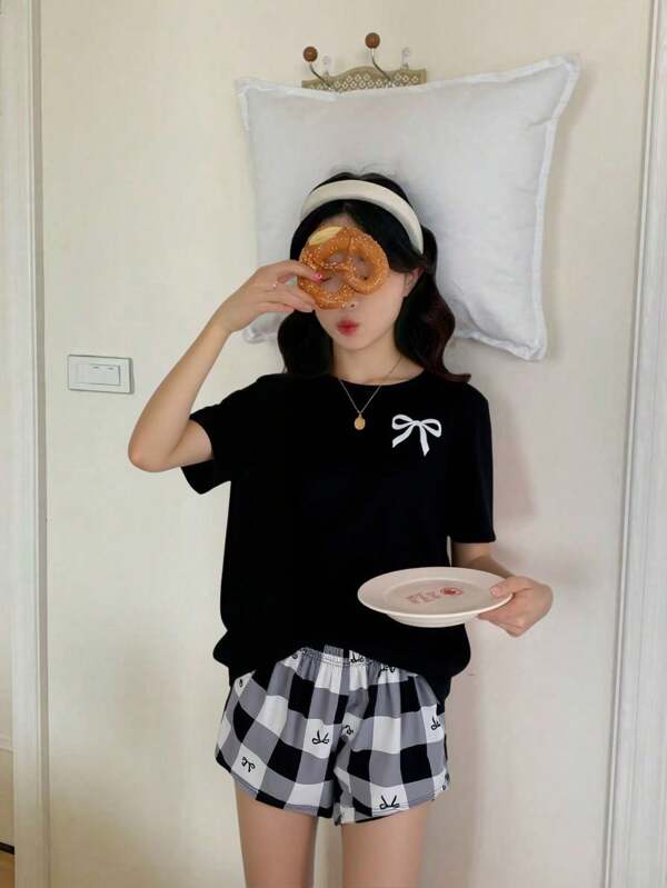 SHEIN 2pcs Girls/Teens Black Tops With Bow & Heart Plaid Print Shorts Set, Casual Pajamas