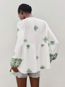 Maija Top à imprimé floral bicolore pour femmes, style bohème pour les vacances avec col en V, décoration à franges, épaules dénudées, manches 3/4, ourlet ample, léger et confortable, parfait pour la plage, les vacances, les festivals, l'été, tout-aller pour toutes les saisons, design mode de vacances moderne, plage confortable, style bohème, tenue de vacances sur l'île, tenue de vacances dopamine d'été, même style que les vacances Ins, atmosphère exotique, concert country, style western - Multicolore - Voir 7