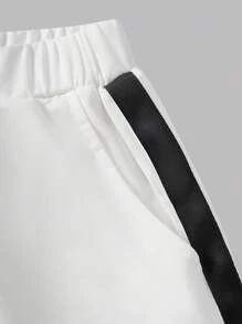 SHEIN Tween Boy Fashion Distinctive Letter Printed Round Neck Short Sleeve T-Shirt & Loose Shorts Set. Whether On The School Playground, Sports Field, Outdoor Adventure, Or At Social Gatherings, This Outfit Allows Him To Freely Enjoy Active And Comfortable Movement.