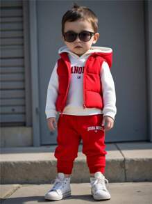 SHEIN Leap Crew 男宝宝休闲百搭红白加垫背心外套连帽运动衫和长裤 3 件套，宽松版型，适合秋冬季户外活动 - 紅白色 - 查看 1