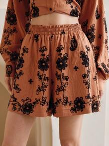 EMERY ROSE Women's Vintage Casual Elastic Waist Embroidered Floral Brown Shorts - Coffee Brown - View 4