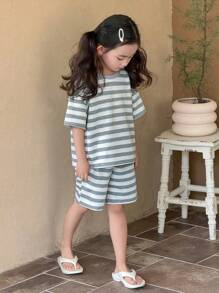 SHEIN 2 Stücke/Set Outfit für Kleine Mädchen mit bequemer schwarz-weißer gestreifter Crew Neck Kurzarm, Frühling/Sommer - Grau - Übersicht 5