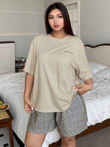 Dazy Plus 2 件套纯色宽松字母印花圆领上衣和格纹抽绳腰短裤睡衣套装 - 杏色 - 查看 5