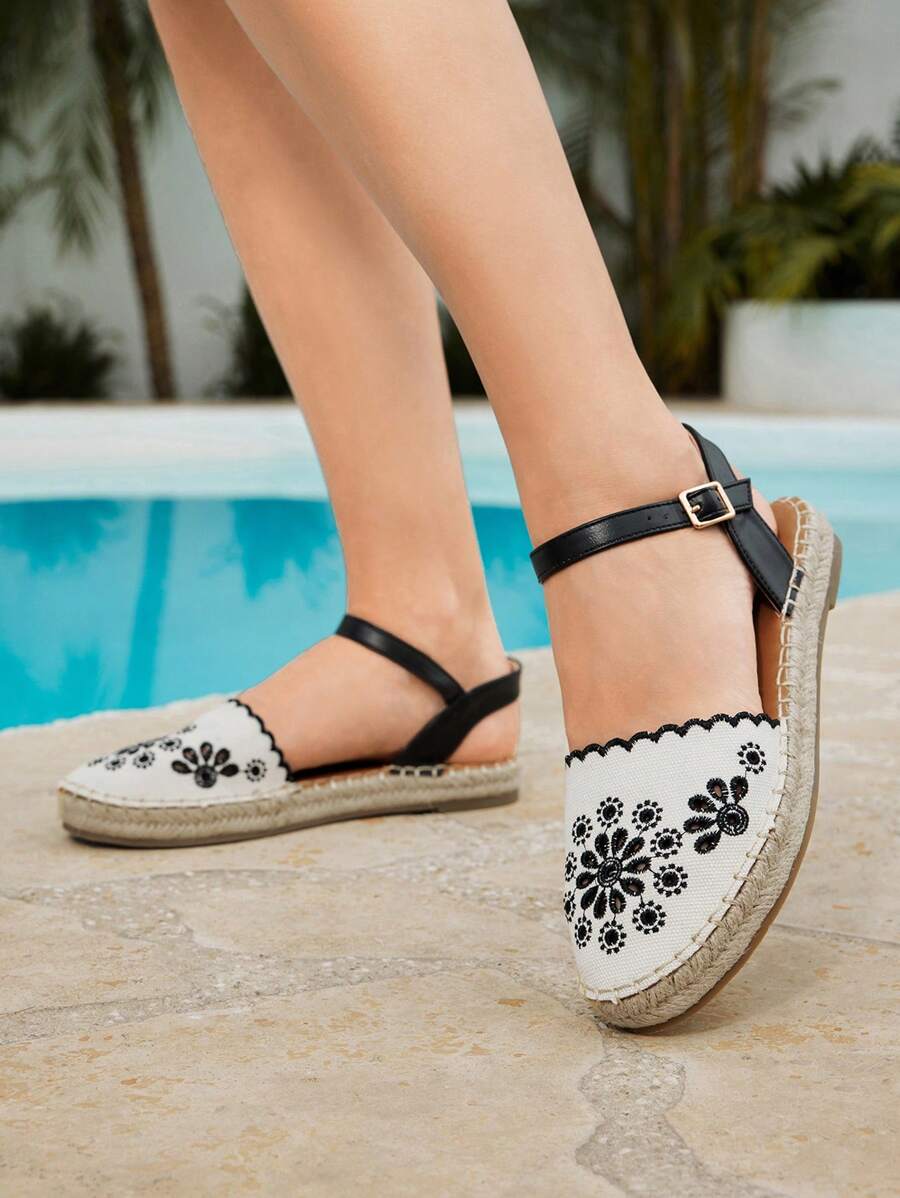 Styleloop Cuccoo Women Floral Pattern Casual Flat Boat Shoes - Black - View 1