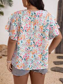 SHEIN Clasi Plus Size Women Floral Print V-Neck Short Sleeve Blouse, Suitable For Summer, Vacation - Multicolor - View 2