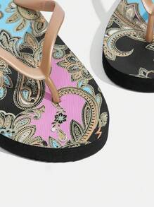 Grefit Sandal Jepit Datar Wanita Bermotif, Nyaman & Elastis, Cocok untuk di Rumah, Pantai, dan Liburan - Hitam - View 3
