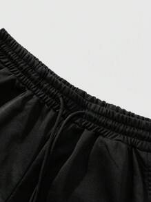 ROMWE MEN Prep Pantalones cortos deportivos con estampado floral, detalles de cinta y fuente con estrella de cinco puntas, estilo gótico, adecuado para uso diario en primavera/verano