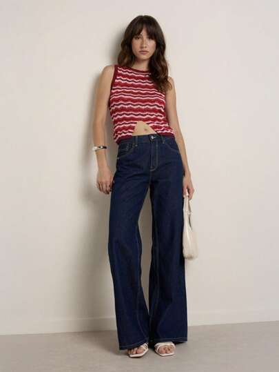 Nöista 粉色和红色波浪纹针织上衣。前下摆采用开衩设计，更显时尚现代。这款上衣是休闲装的完美搭配，尤其适合搭配手工打造的独特风格。