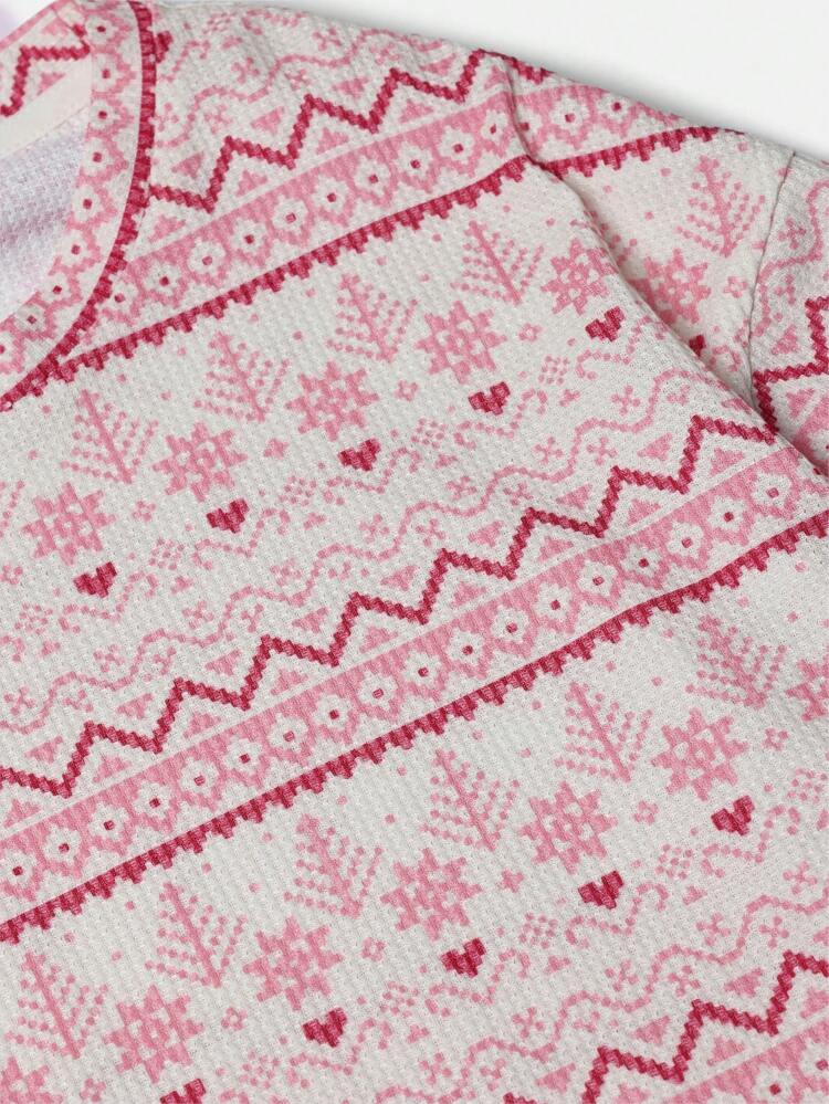 와이드 레그 팬츠와 함께한 와플 니트 페어아일 패턴 풀오버