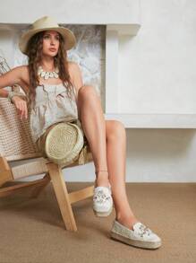 Styleloop Women's 3D Floral Decor Bohemian Style Thick Soled Flat Shoes - Beige - View 5