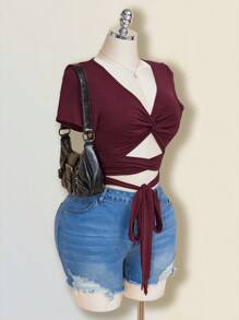 SHEIN ICON 加大码扭纹前系带交叉短袖短款女式 T 恤 - 酒紅色 - 查看 5