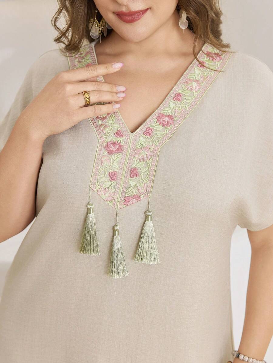 Al Najma Robe à manches mixtes avec garniture de franges dans le style arabe pour femmes grandes tailles - Nude - Voir 1