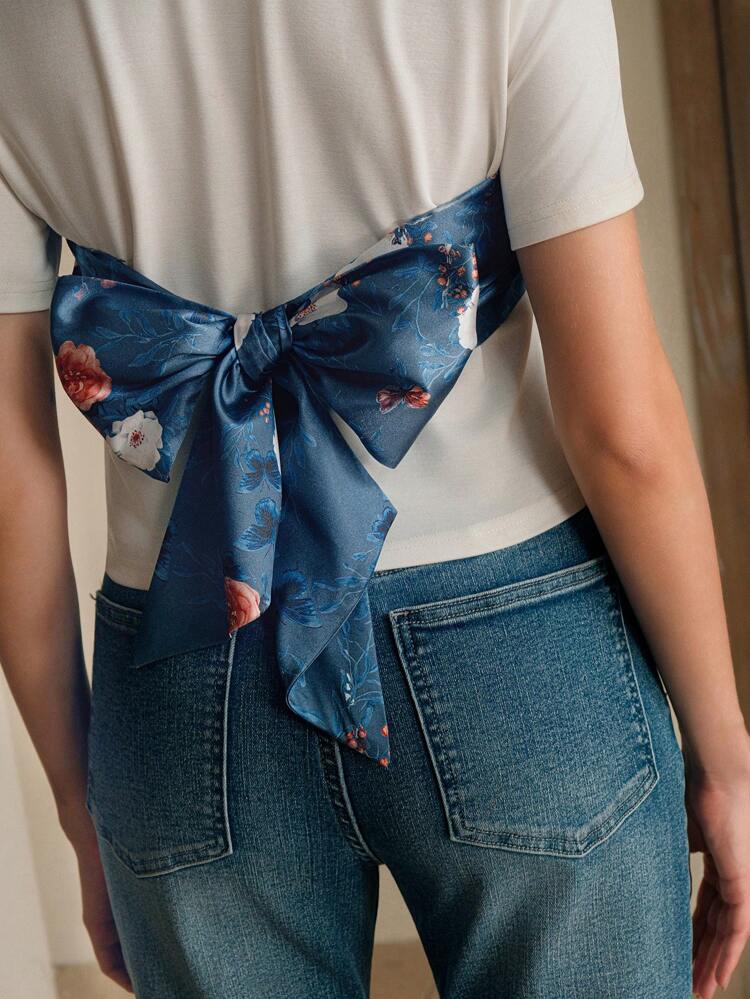 T-shirt à manches courtes avec imprimé devant et nœud dans le dos, col rond pour femmes. Top polyvalent décontracté pour l'été, les festivals, les vacances, les sorties élégantes, la plage