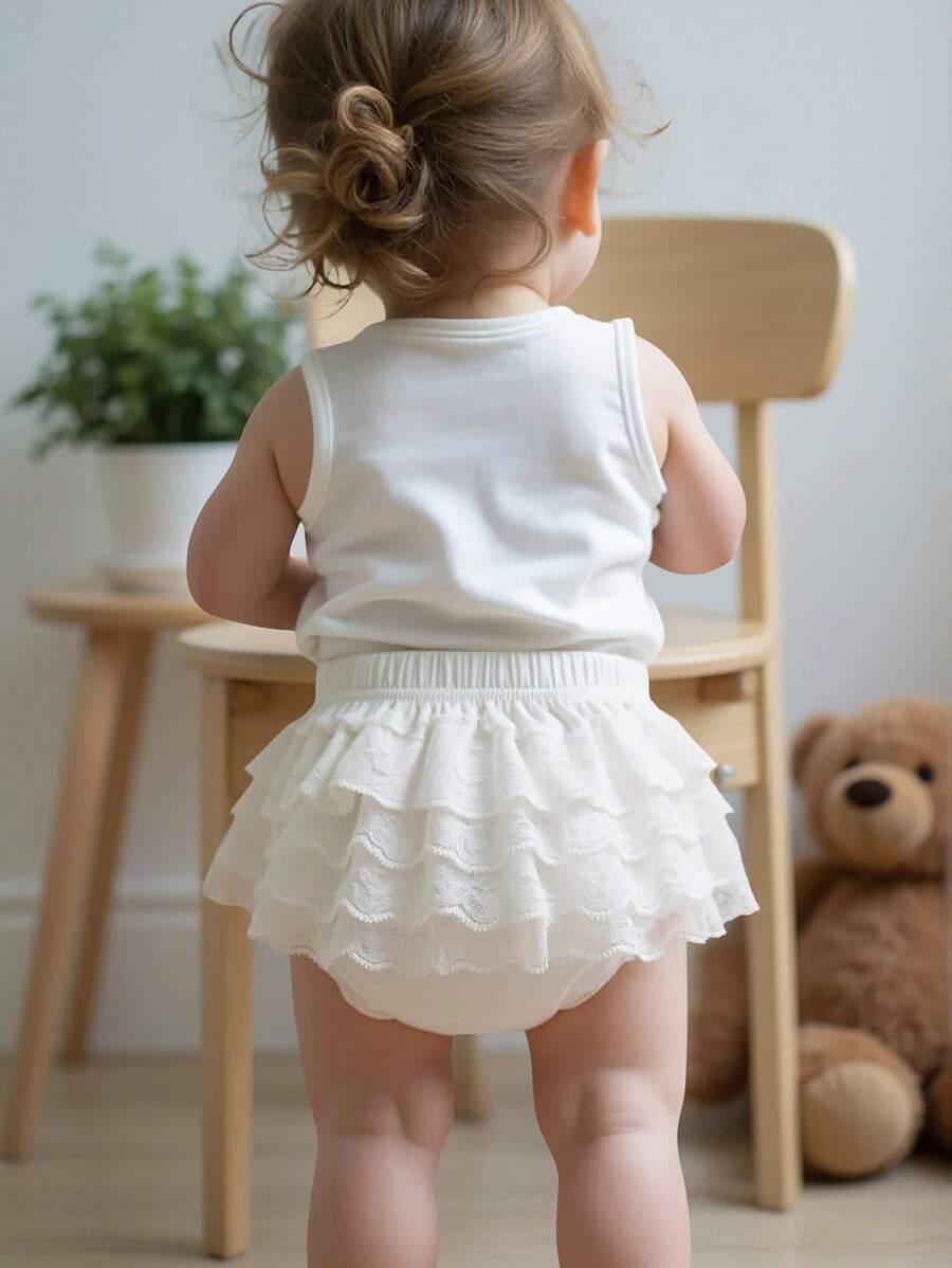 SHEIN Vintaside Kids 女婴可爱优雅白色蕾丝网眼荷叶边灯笼裤短裤，春夏 - 白色 - 查看 1