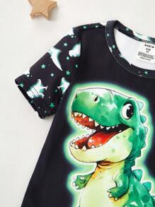 Set de 2 piezas con camiseta de manga corta con estampado de dinosaurio y pantalones cortos casuales y lindos para niño pequeño, pijama de ajuste ceñido
