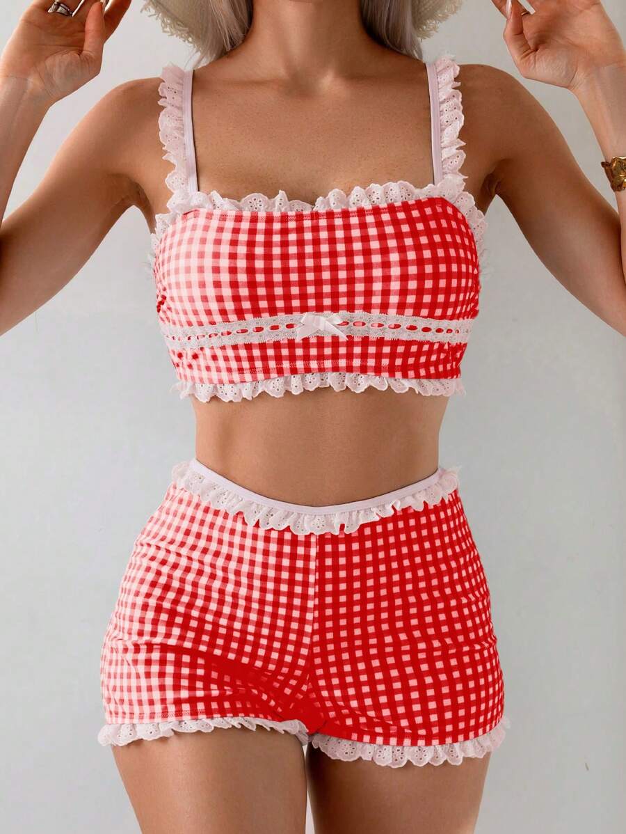 2 件套女士绿色格子随机花卉印花蝴蝶结领口荷叶边下摆上衣 + 腰腿下摆荷叶边下摆短裤休闲可爱简约吊带背心比基尼套装