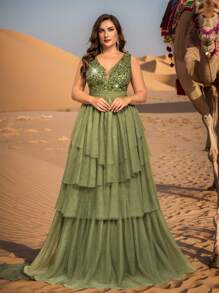 Glamrae Plus Size Elegant Romantic Green Deep V Sequin Contrast Mesh A-Line Maxi Dress - Green - View 2
