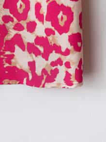 Linhara 2 件套加大码女式紫红色豹纹 V 领盖袖上衣和纯色系腰裤，休闲舒适装，适合日常外出和度假 - 彩色 - 查看 4