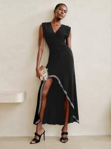 SHEIN LUNE Vestido Ajustado com Cintura Marcada, Babado Assimétrico na Bainha, Decote em V, Ombros Acolchoados com Aplicação de Strass, Novo Lançamento de Verão para Mulheres, Elegante Estilo Europeu e Americano - Preto - Visão 4