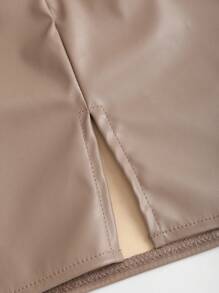 Sweetra 优雅复古高腰褶皱巴西 PU 皮革侧开衩喇叭形 A 字迷你裙，适合 Y2K 女士 - 卡其色 - 查看 5