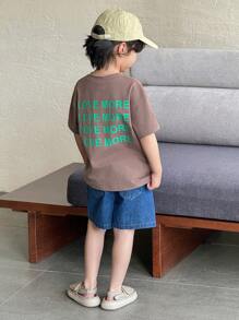 Bộ 2 món/Bộ thời trang thường ngày phong cách Hàn Quốc cho bé trai, áo phông tay ngắn in chữ + quần short denim đã giặt - màu nâu - Xem 2