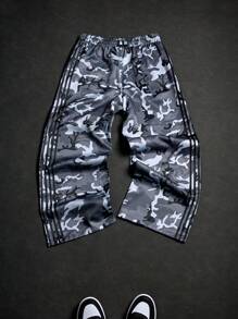 Manfinity EMRG Men's Street-Style Sports Look, Inspired By INS. These High-Street Camouflage Digital-Print Baggy Flared Cargo Pants Feature An Elastic Waistband, Multiple Contrasting Stripes On The Sides, And A Sporty-Casual Vibe-Perfect For Music Festivals And Everyday Wear. An Ideal Gift For A Boyfriend Or Husband, They Fall Under Streetwear Fashion, Y2K Style, Hip-Hop Rock Influences, And Can Also Be Used As Basketball Apparel. Baggy Pants ,Men's Casual Street Drawstring Waist Loose Fit Camouflage Pants , Men Clothes Men Pants , Camouflage Pants For Men - Multicolor - View 8