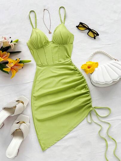 Soleia Vestido Curto Assimétrico com Decote em V Vermelho, Punhos e Franzidos na Cintura em Tricô, Vestido Básico para Resort