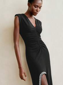 SHEIN LUNE Vestido Ajustado com Cintura Marcada, Babado Assimétrico na Bainha, Decote em V, Ombros Acolchoados com Aplicação de Strass, Novo Lançamento de Verão para Mulheres, Elegante Estilo Europeu e Americano - Preto - Visão 3