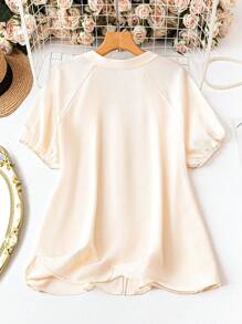 SHEIN LUNE Blusa feminina com design francês, manga curta/manga pétala, decote em V, botões decorados, tecido texturizado de alta qualidade, tamanho grande - Damasco - Ver 3