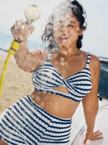 Plus Size Women 2-Piece Swimsuit Set With Black And White Striped Front Twist Tankini And Boyleg Bottoms For Summer Beach Vacation