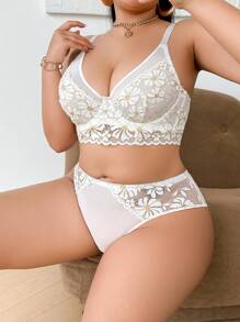 SHEIN Set de 2 piezas de lencería de encaje sin costuras con sujetador y pantie para tallas grandes