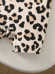 新生女婴可爱夏季针织弹力豹纹连体衣，裤裆处有按扣