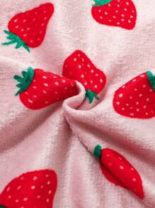 SHEIN Baby Girl Strawberry Pattern Hooded Comfortable Flannel Absorbent Robe, Pajamas, Blanket, Suitable For Various Seasons And Occasions Like Bathroom And Beach, Autumn/Winter