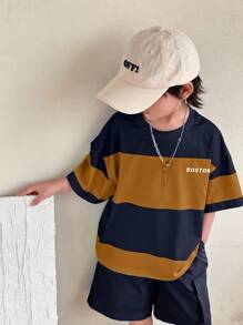 SHEIN 2 pièces/set T-shirt casual polyvalent confortable et short cargo ample pour garçons. Assortiment de couleurs, convient pour le printemps/été, la vie quotidienne, les sports, l'extérieur, l'école, les fêtes, les vacances, les séances photo